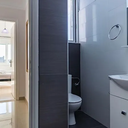 דירה Comfy Square Gem With Balcony קלמאטה