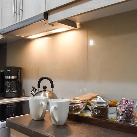 דירה Comfy Square Gem With Balcony קלמאטה