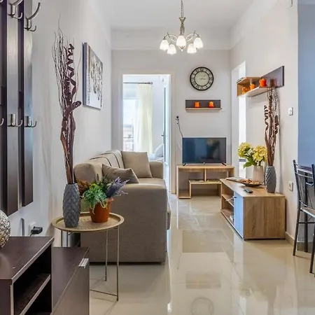 Comfy Central Square Gem With Balcony Kalamata