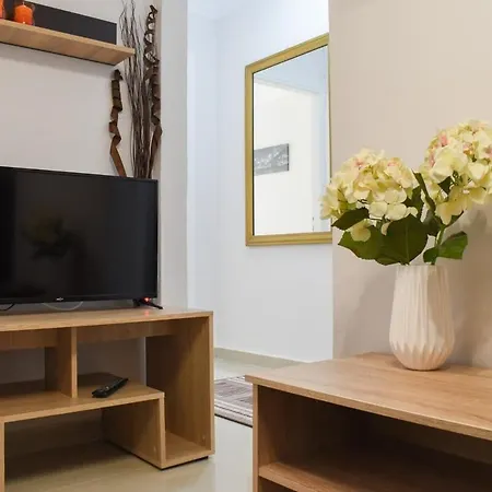 Comfy Square Gem With Balcony Kalamata