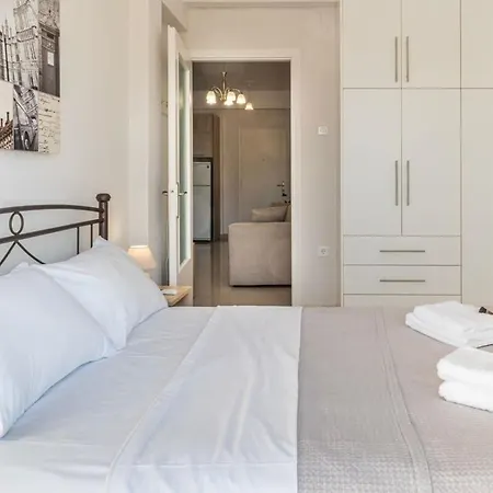 Comfy Square Gem With Balcony *