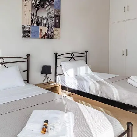 Comfy Square Gem With Balcony Апартаменты Каламата