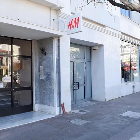 Comfy Square Gem With Balcony Apartment *