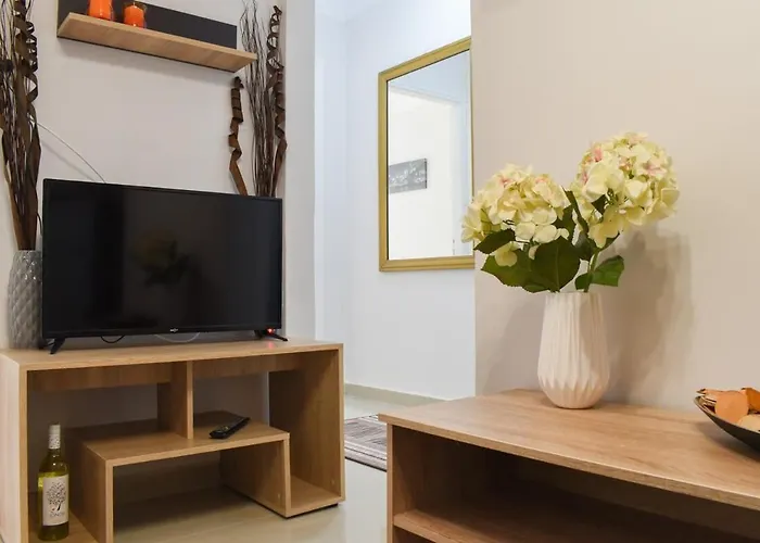 Comfy Square Gem With Balcony Kalamata