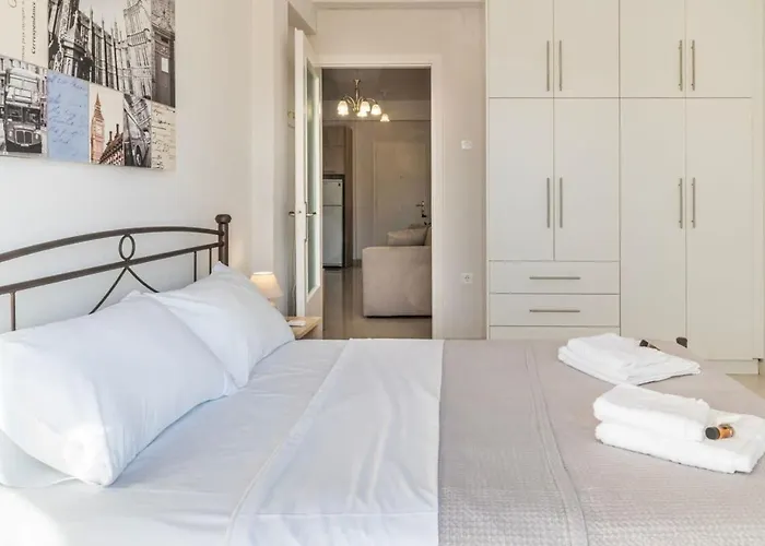 Comfy Square Gem With Balcony *