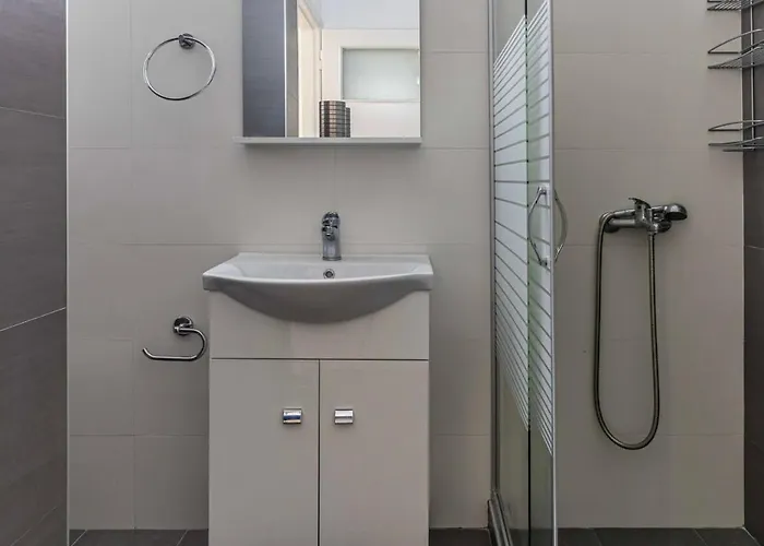 Comfy Square Gem With Balcony *