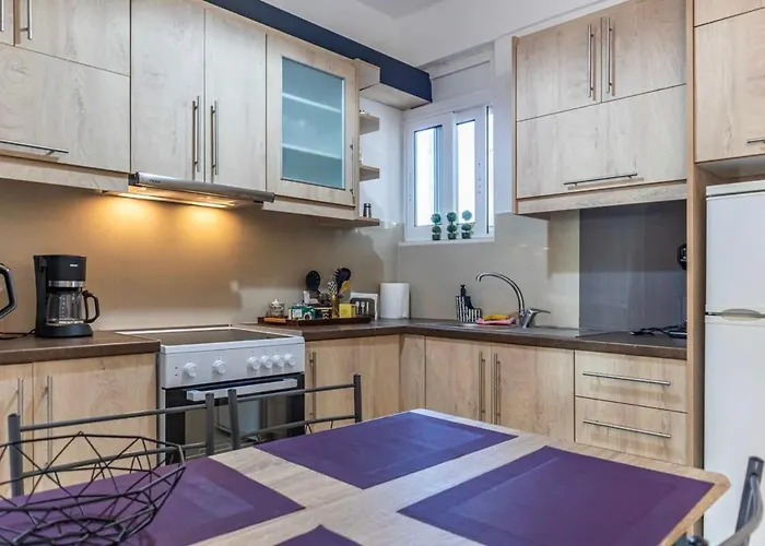 Comfy Square Gem With Balcony