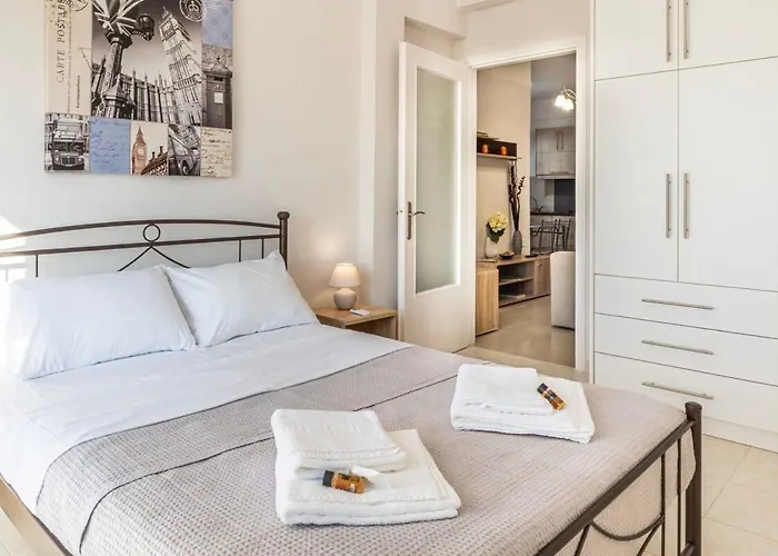 Comfy Square Gem With Balcony *