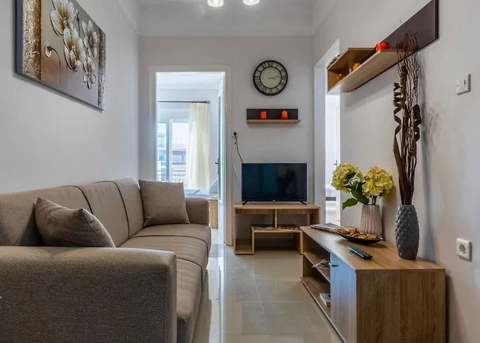 Comfy Square Gem With Balcony